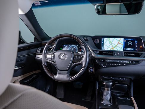 Used 2019 Lexus ES 300h image 12