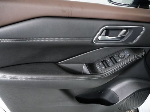 Used 2021 Nissan Rogue SV w/ Premium Package image 6