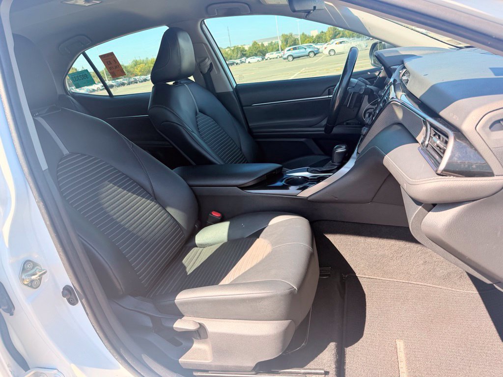 Used 2020 Toyota Camry SE FWD image 4