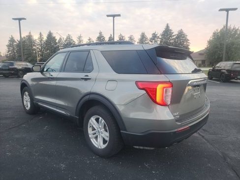 Used 2020 Ford Explorer XLT w/ Comfort Package AWD/4WD image 3