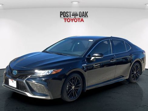 Used 2021 Toyota Camry XSE w/ Cold Weather Package image 3