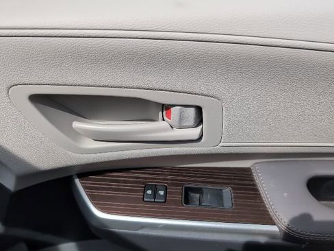 Used 2024 Toyota Sienna LE w/ LE Plus Package image 25