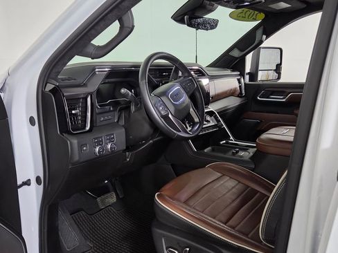 Used 2025 GMC Sierra 2500 Denali Ultimate AWD/4WD image 11