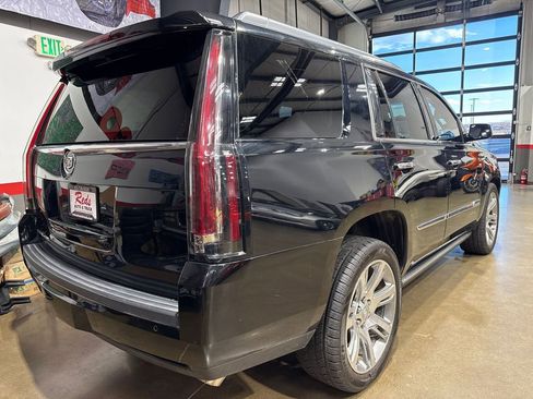 Used 2015 Cadillac Escalade Premium RWD image 27