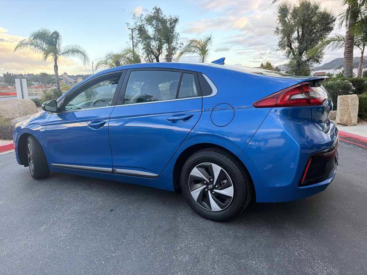 Used 2017 Hyundai Ioniq SEL FWD image 13