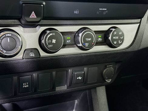 Used 2022 Toyota Tacoma SR AWD/4WD image 7