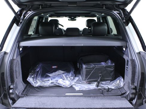 New 2026 Land Rover Range Rover SE image 9