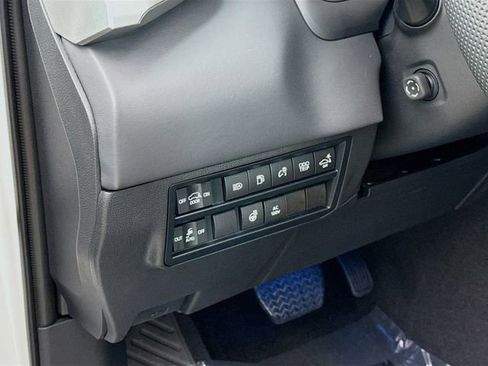 Used 2023 Toyota Sequoia Platinum AWD/4WD image 10