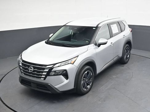 Used 2025 Nissan Rogue SV FWD image 32