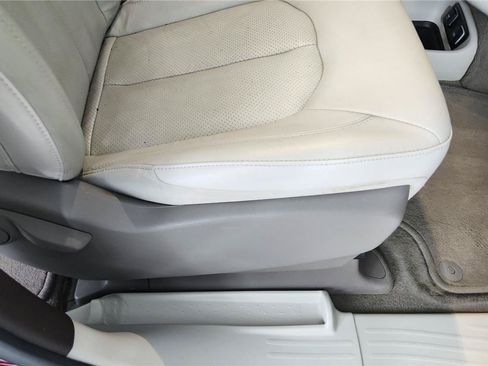 Used 2021 Chrysler Pacifica Touring-L w/ Uconnect Theater Family Group FWD image 21