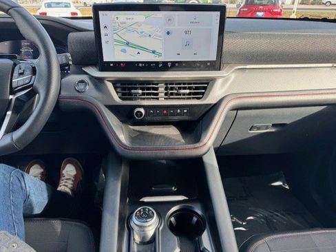 Certified 2025 Ford Explorer ST-Line w/ ST-Line Street Pack image 18