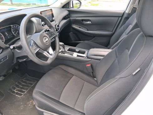 Used 2025 Nissan Sentra SV FWD image 9