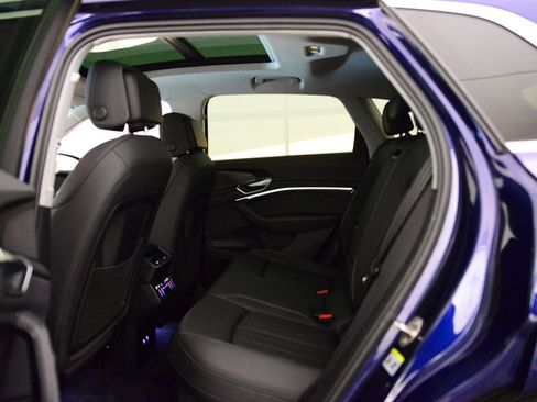 Certified 2021 Audi e-tron Premium image 11