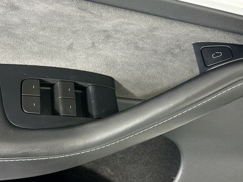 Used 2023 Tesla Model Y Long Range image 23