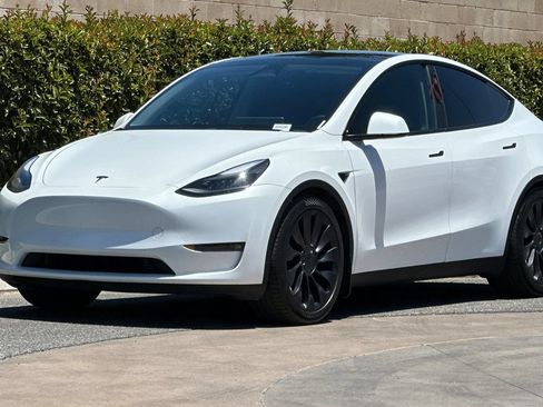 Used 2024 Tesla Model Y Performance AWD/4WD image 8