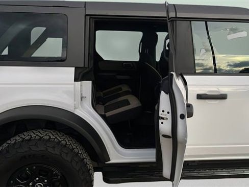 Used 2022 Ford Bronco Wildtrak image 35