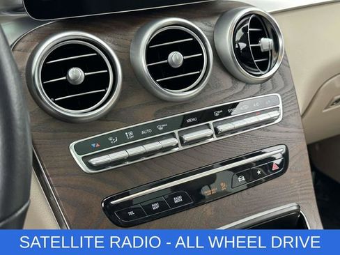 Used 2021 Mercedes-Benz GLC 300 4MATIC image 5