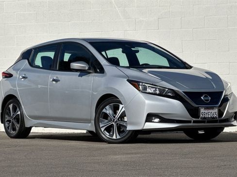 Used 2020 Nissan Leaf SV w/ SV Technology Package image 2