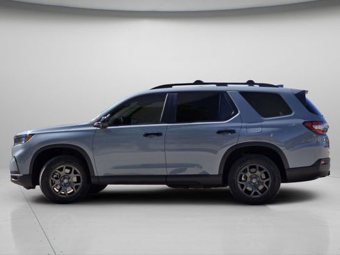 Certified 2024 Honda Pilot TrailSport image 23