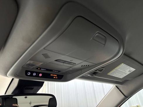 Used 2021 Chevrolet Equinox Premier FWD image 36