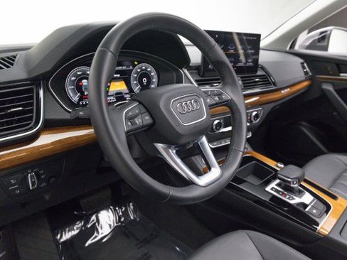 Used 2021 Audi Q5 e Premium w/ Convenience Package image 6