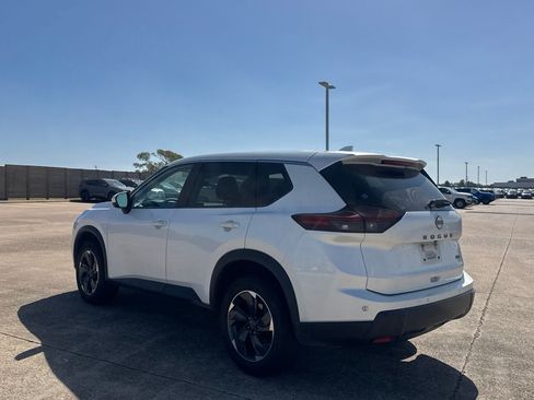 Certified 2024 Nissan Rogue SV FWD image 14
