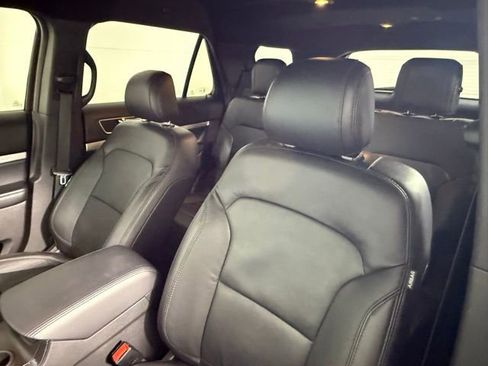 Used 2017 Ford Explorer XLT w/ Equipment Group 202A image 31