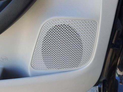 Used 2023 Chrysler Pacifica Limited image 30