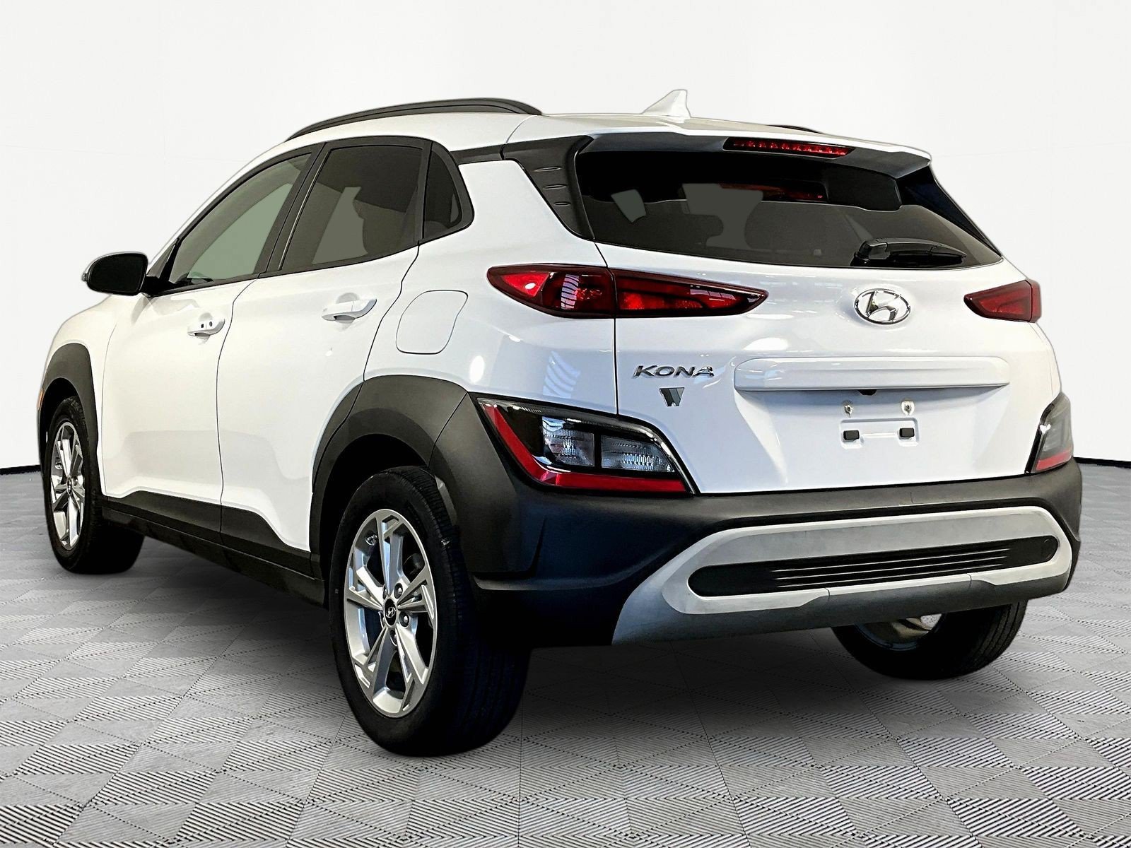 Used 2023 Hyundai Kona SEL FWD image 4
