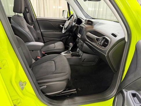 Used 2018 Jeep Renegade Altitude AWD/4WD image 7