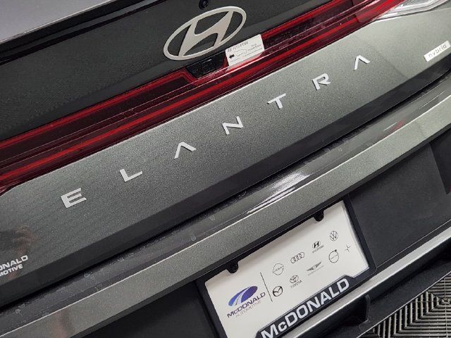 Certified 2025 Hyundai Elantra SEL FWD image 9