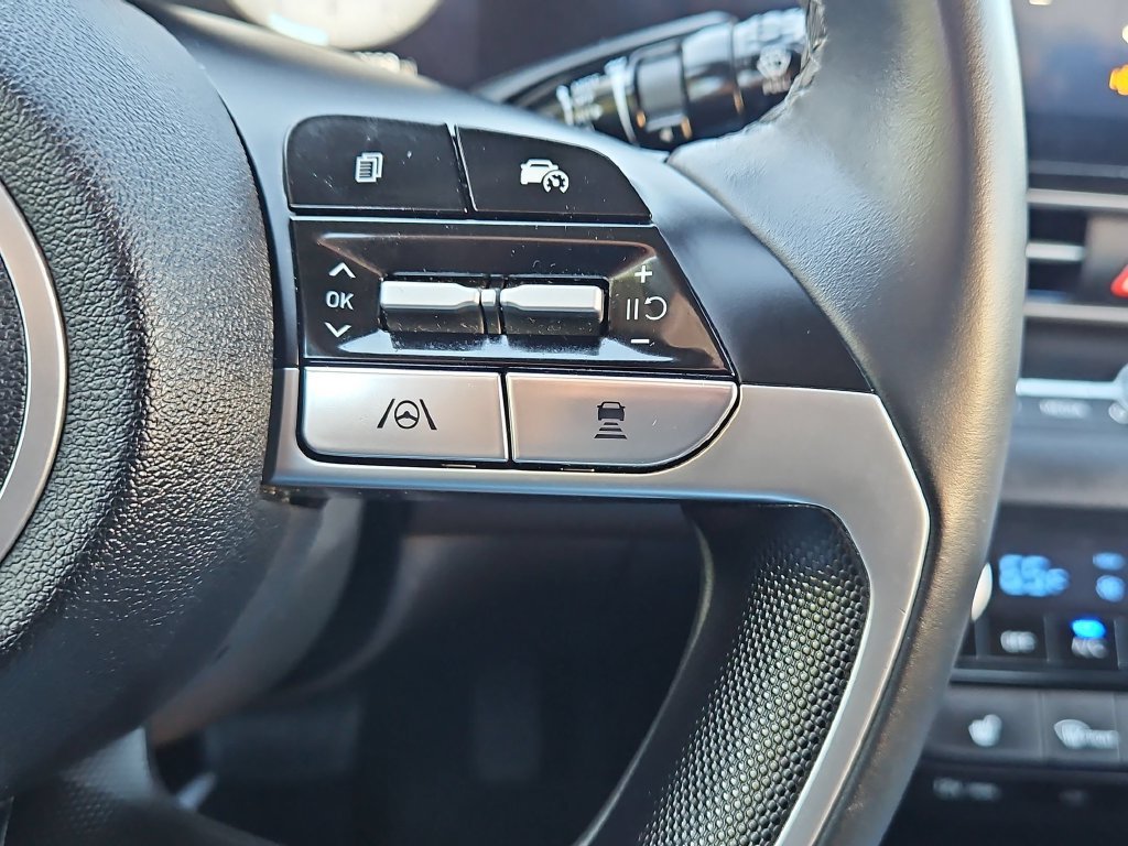 Used 2025 Hyundai Elantra SEL FWD image 19
