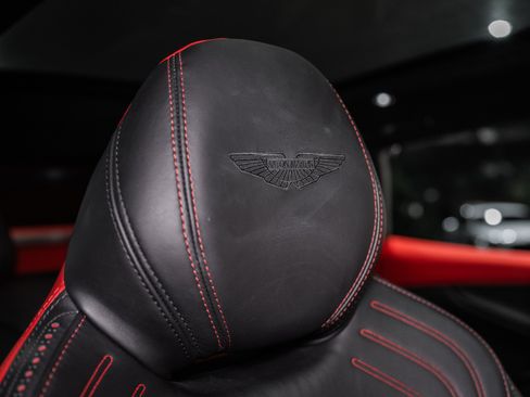 Used 2021 Aston Martin DBX AWD/4WD image 5