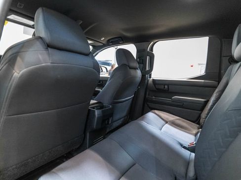 Certified 2024 Toyota Tacoma SR5 AWD/4WD image 15
