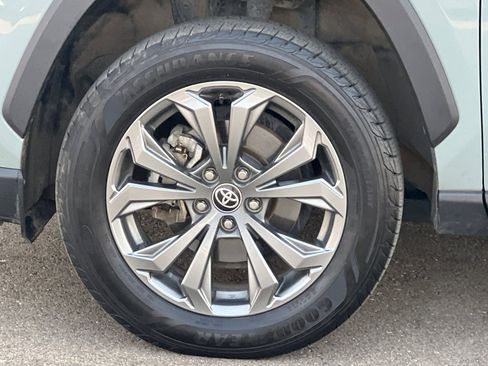 Used 2022 Toyota RAV4 XLE Premium image 26