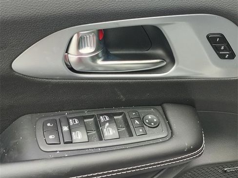 New 2026 Chrysler Pacifica Limited w/ Uconnect Theater Family Group image 13