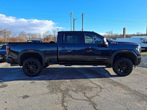 Used 2024 GMC Sierra 3500 AT4 w/ AT4 Premium Plus Package image 3