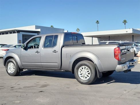 Used 2019 Nissan Frontier SV image 3