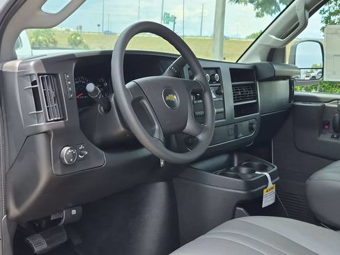 New 2026 Chevrolet Express 3500 RWD image 9