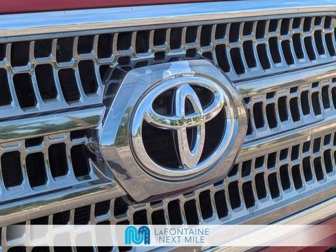 Used 2017 Toyota Tacoma TRD Sport AWD/4WD image 9