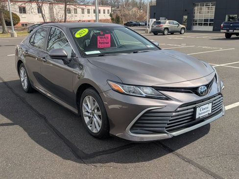 Used 2023 Toyota Camry LE image 3
