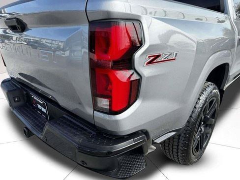 Used 2025 Chevrolet Colorado Z71 w/ Z71 Convenience Package 2 AWD/4WD image 18