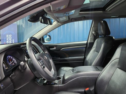 Used 2017 Toyota Highlander Limited image 7