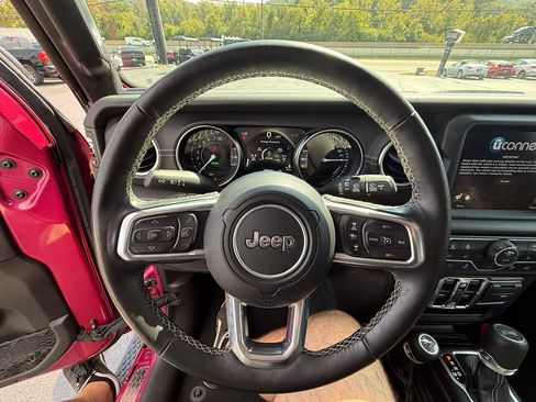 Used 2022 Jeep Wrangler Unlimited Sahara w/ Cold Weather Group image 17