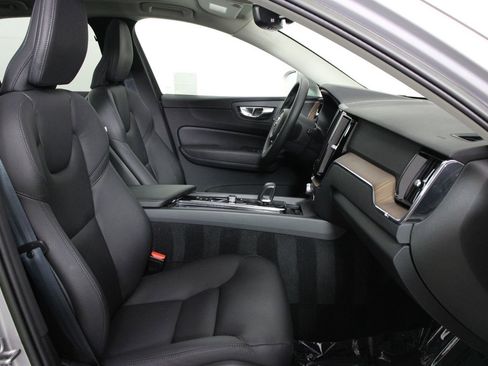 Certified 2023 Volvo XC60 T8 Plus AWD/4WD image 29