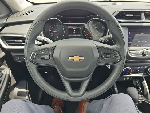 Used 2023 Chevrolet TrailBlazer LS FWD image 12