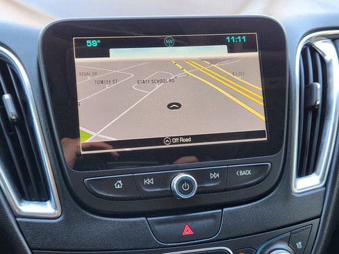 Used 2018 Chevrolet Malibu Premier w/ Premier Sun and Wheel Package image 7