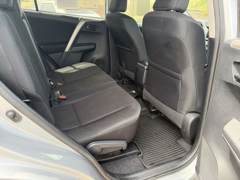 Used 2017 Toyota RAV4 LE AWD/4WD image 30