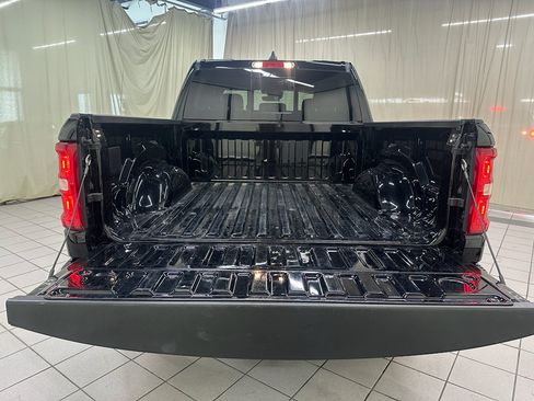 Used 2026 RAM 1500 Laramie AWD/4WD image 6