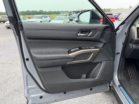 Used 2024 Nissan Pathfinder Platinum w/ Cargo Package AWD/4WD image 13